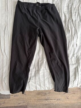Y2K Nike Black Elastic Waist Capris Leggings with Tone-on-Tone Swoosh